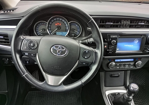 Toyota Corolla cena 49999 przebieg: 128000, rok produkcji 2015 z Warszawa małe 154